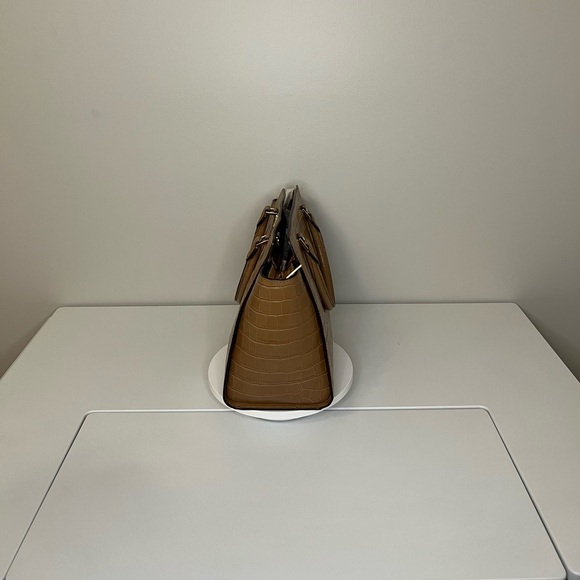 NWT Michael Kors Selma Large Satchel with Embossed Leather - Picture 4 of 11